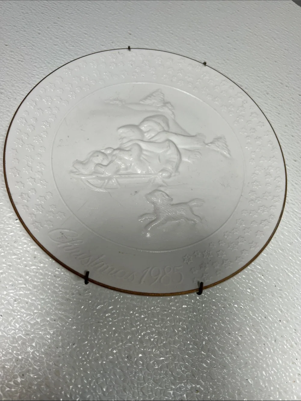 A child's Christmas , Porcelain trimmed 24K gold, A fine collectible AVON, 1985